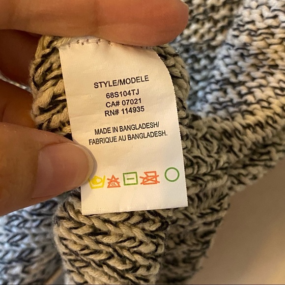 Razzle Dazzle‎ Scoop Neck Pullover Zipper Accent Sweater - Picture 8 of 9